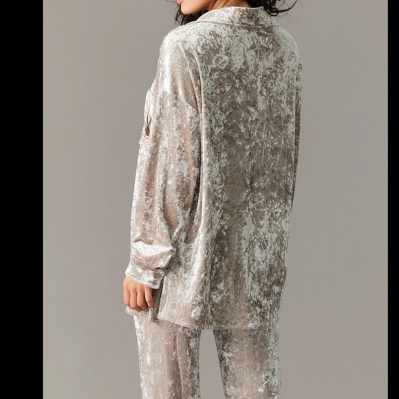 ⭐️ HOST PICK ⭐️ Brand New Ladies Playboy Tan Crushed Velour Shacket velvet soft - Picture 5 of 17